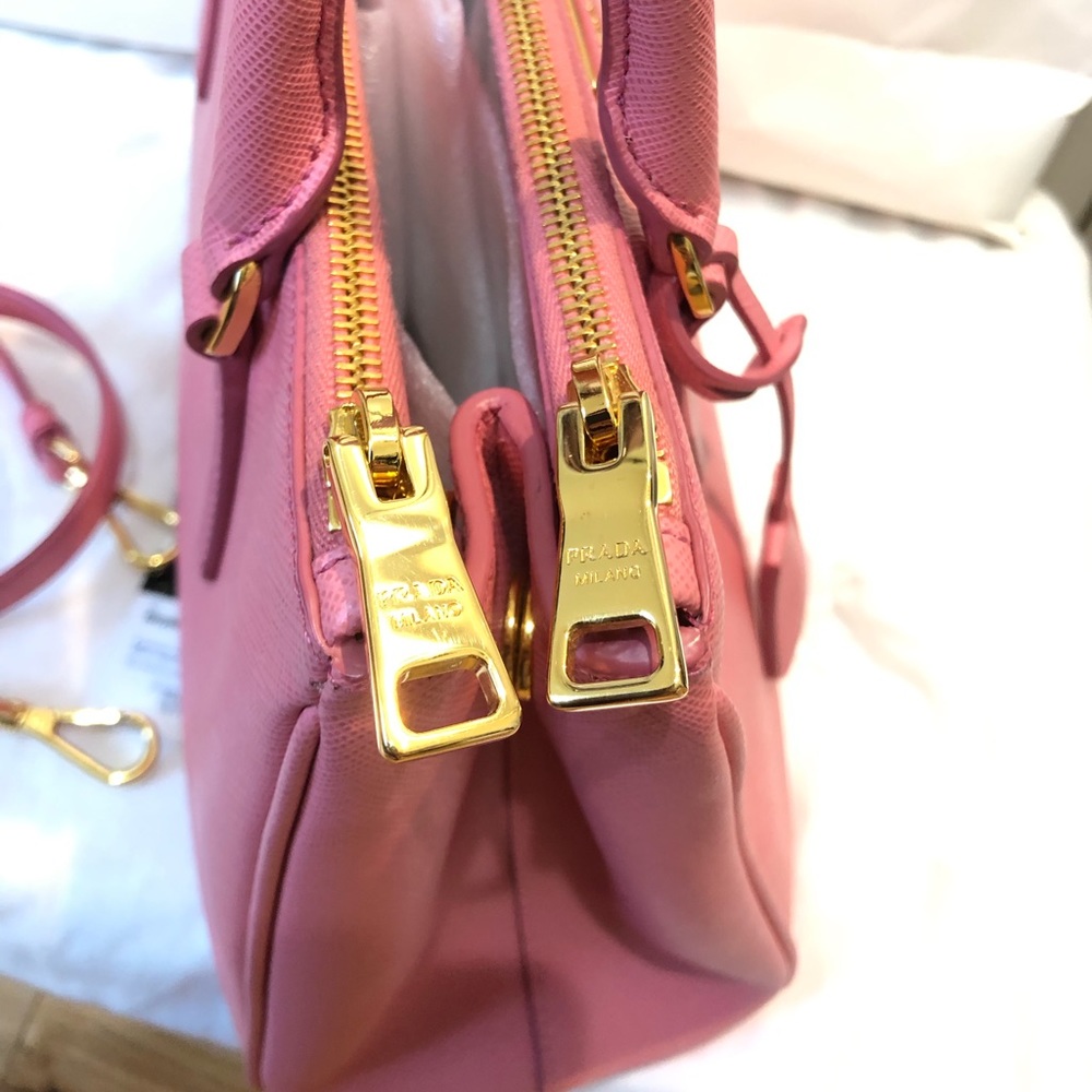 💕💕Prada bag💕💕 - Picture 3 of 10